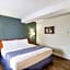 Econo Lodge Inn & Suites University