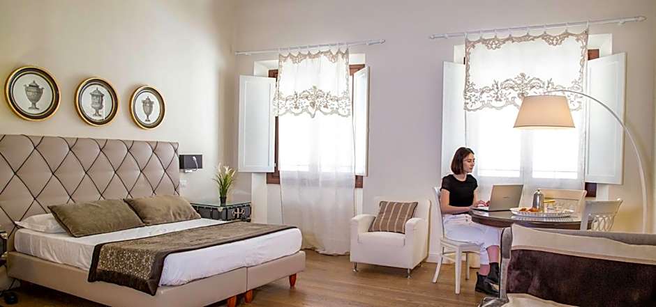 Photo 1 of 4 of Deluxe 1 Queen Bed