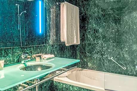 Family Room, 1 King Bed with Sofa bed, Non Smoking (1 King Bed and 1 Double Sofa Bed)