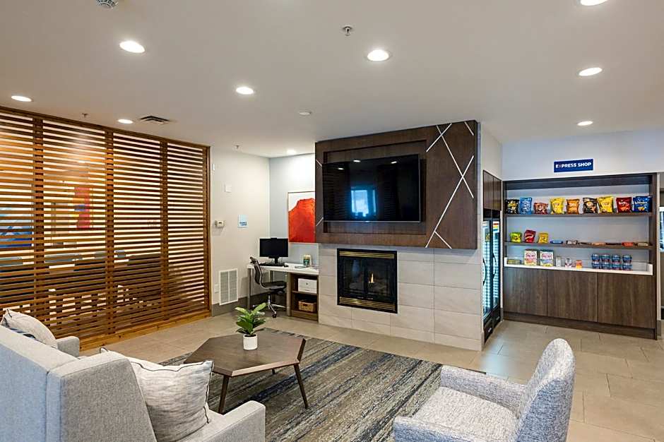 Holiday Inn Express & Suites Marquette By IHG