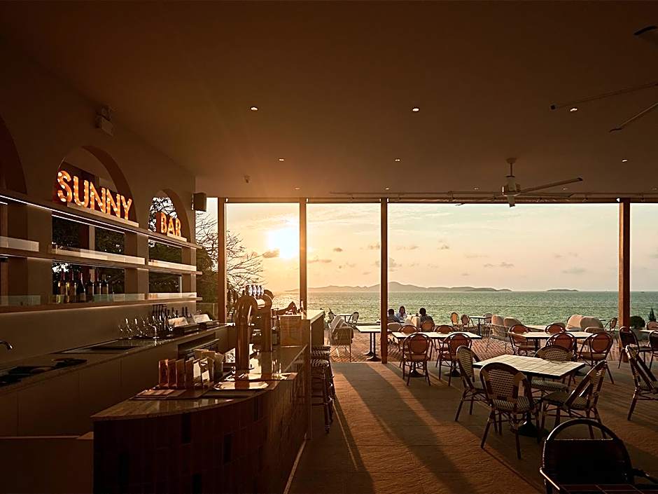 Asia Pattaya Hotel (SHA Extra Plus)