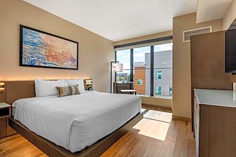 1 King Bed, Suite, Nonsmoking, Accessible