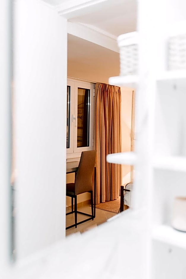 BEST HOUSE, CENTRAL APRTM., AGIOU NIKOLAOU, PATRA