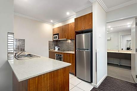 1 King Bed, 2 Single Beds, Suite, Nonsmoking, Upgrade