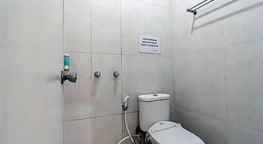 RedDoorz near Alun Alun Bandung 3