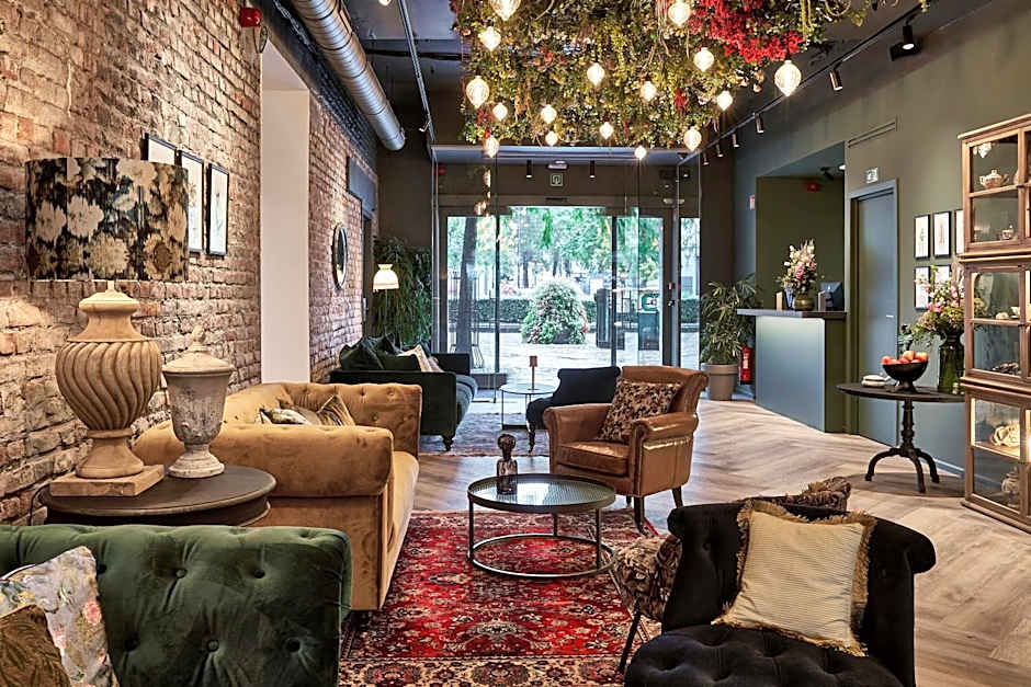 Urban Yard Hotel