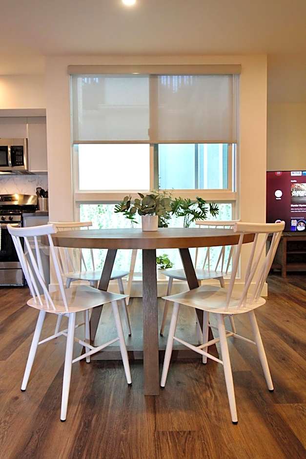Los Angeles Premium Suites with Free Parking