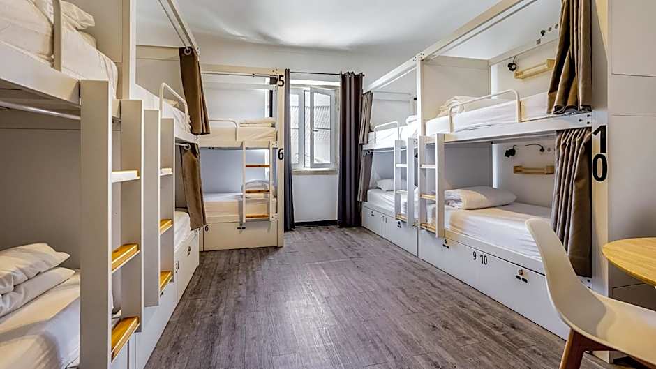 Zdjęcie 1 z 6 — Bed in 10-Bed Mixed Dormitory Room