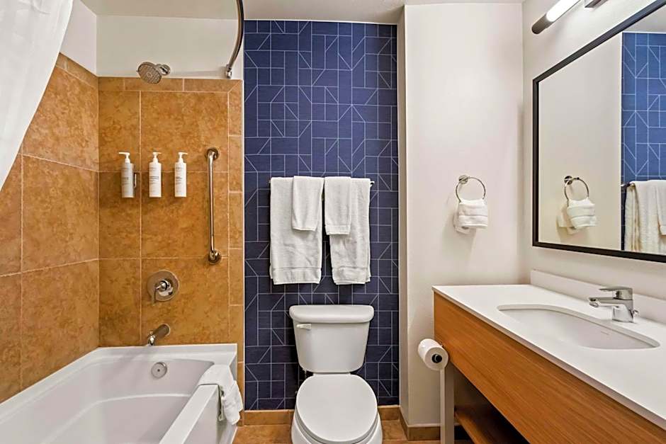 Spark by Hilton Phoenix East Mesa