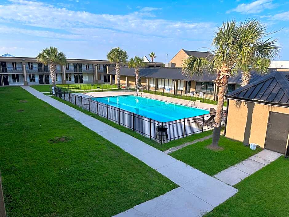 Days Inn & Suites by Wyndham Jennings