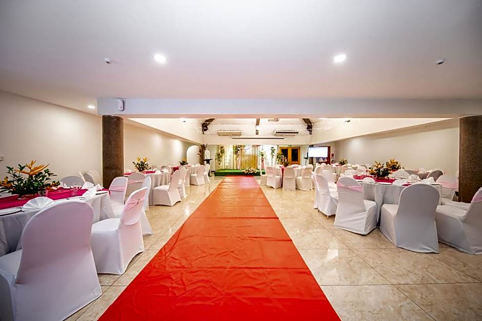 Tanoa Waterfront Hotel