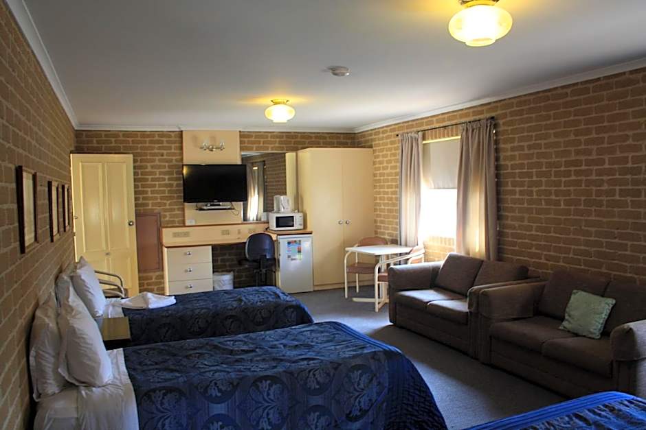 Grand Manor Motor Inn