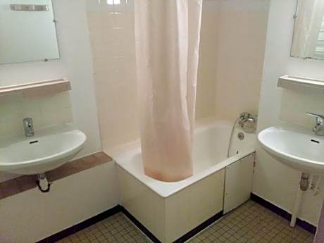 Dormitory Room (6 Adults)