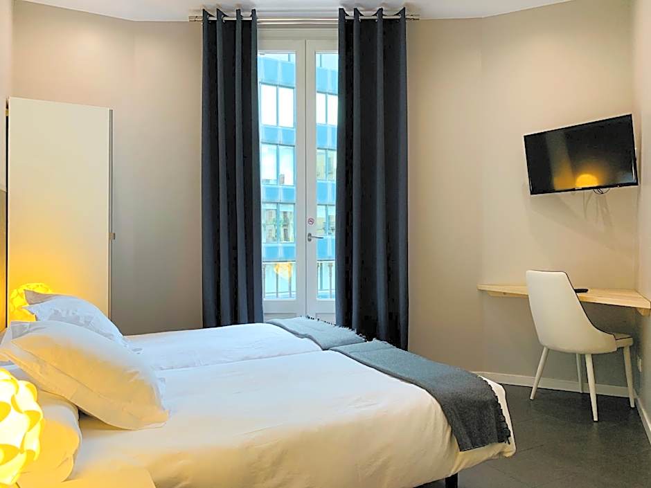 Super Balmes Guest House