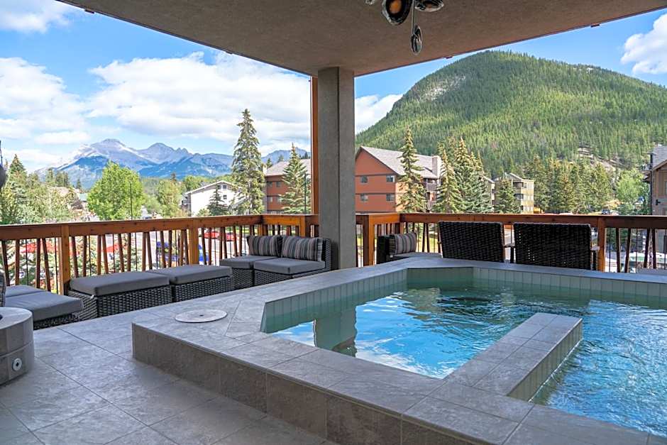 Moose Hotel and Suites