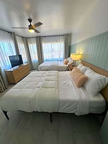Deluxe Queen Suite