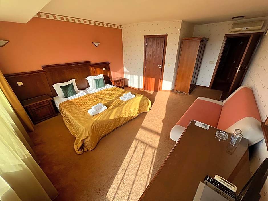 HOTEL BOLYARI