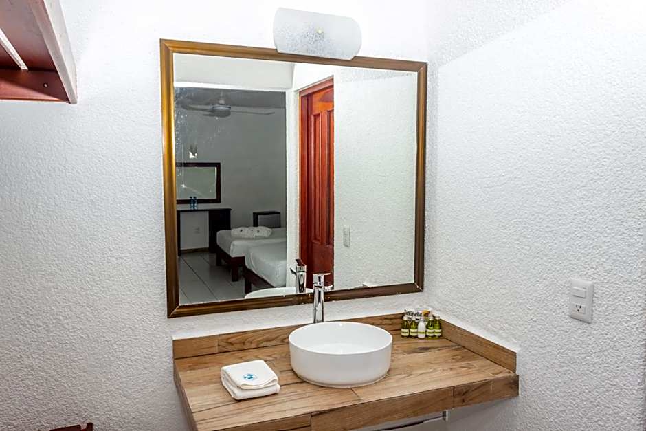 Pelicano Inn Playa del Carmen - Beachfront Hotel