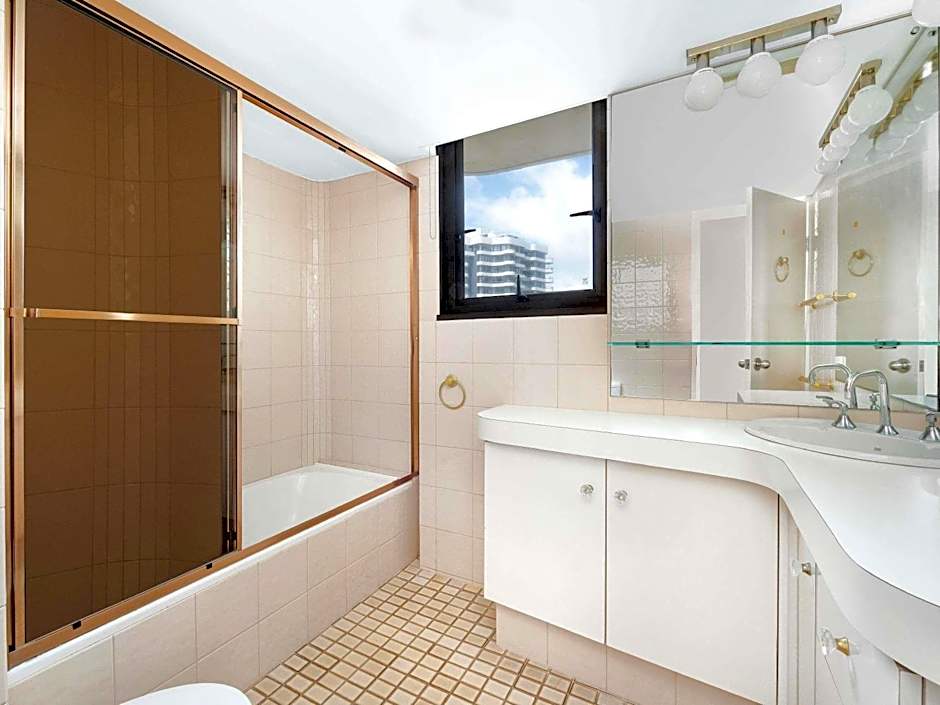 BreakFree Acapulco Surfers Paradise