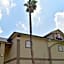 Camelot Inn &amp; Suites Highway 290/NW Freeway