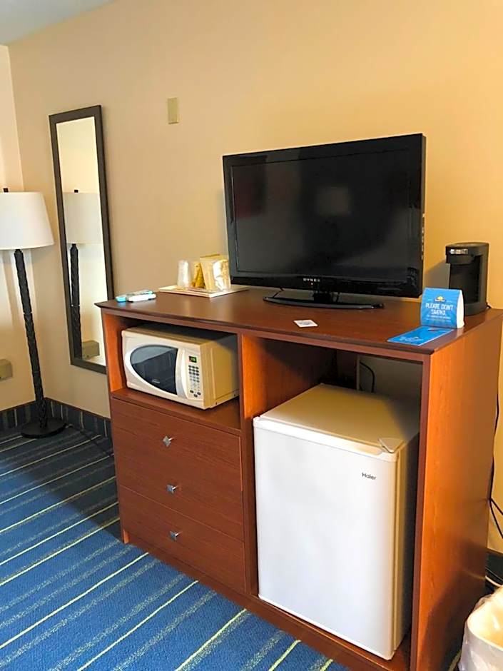Days Inn by Wyndham Breezewood