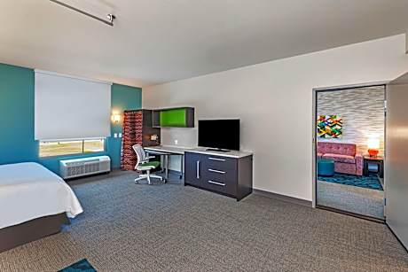 King Suite - Mobility Access/Non-Smoking