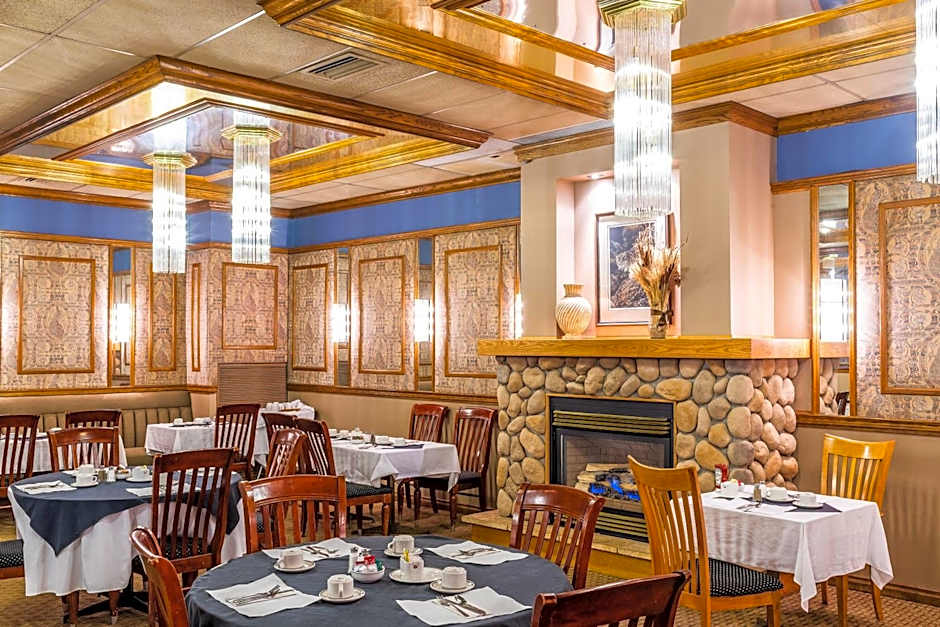 Ramada by Wyndham Thunder Bay Airlane Hotel