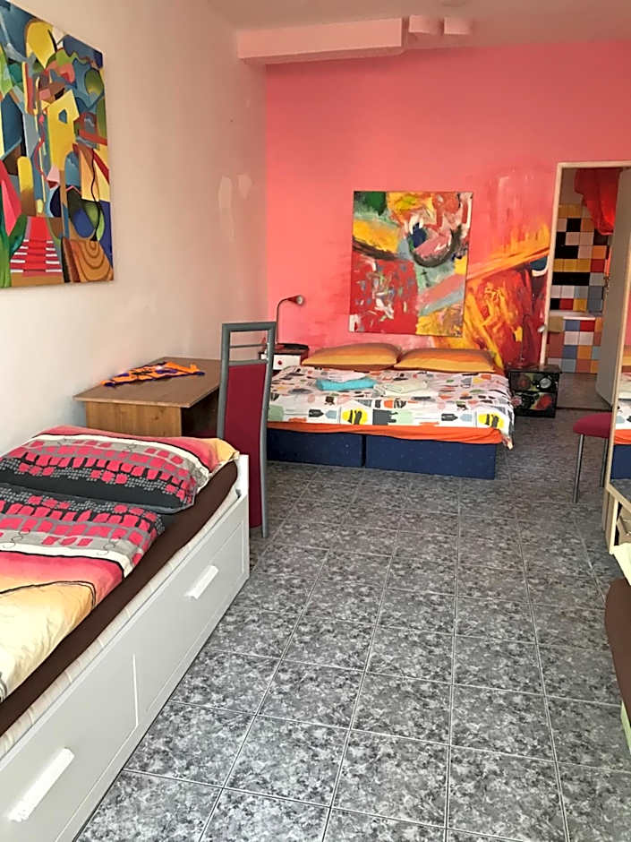 Hotel sebarozvoja s možnosťou získania poznania a inšpirujúcich prostriedkov na uplatňovanie vedomia, premenu seba a prostredia interiéru