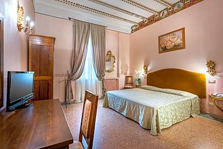 Classic Double or Twin Room