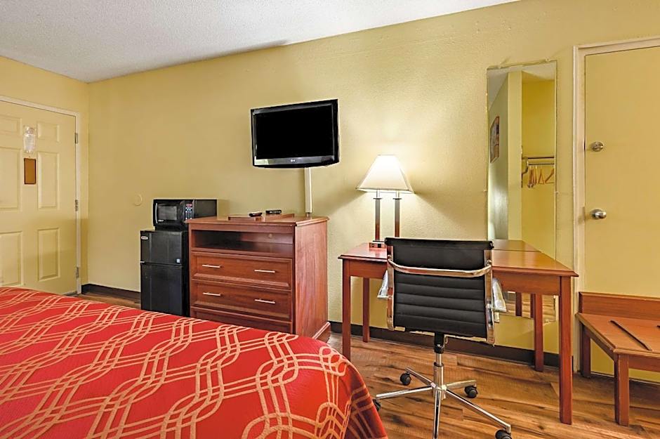 Econo Lodge Athens I-65