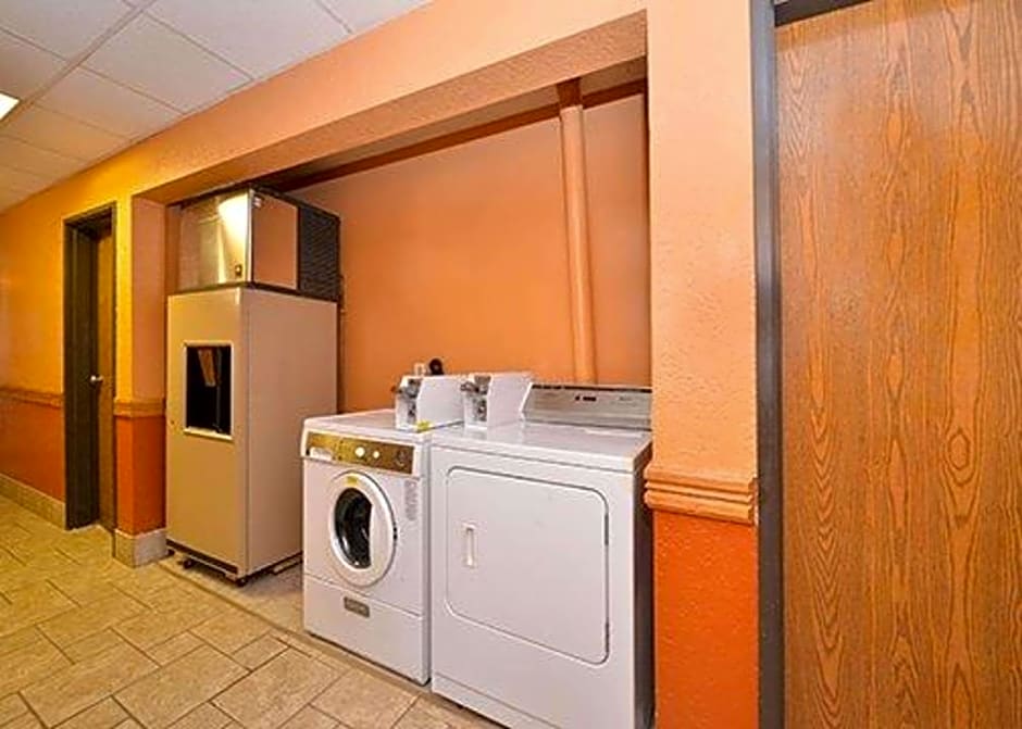 Quality Inn & Suites Grinnell near University
