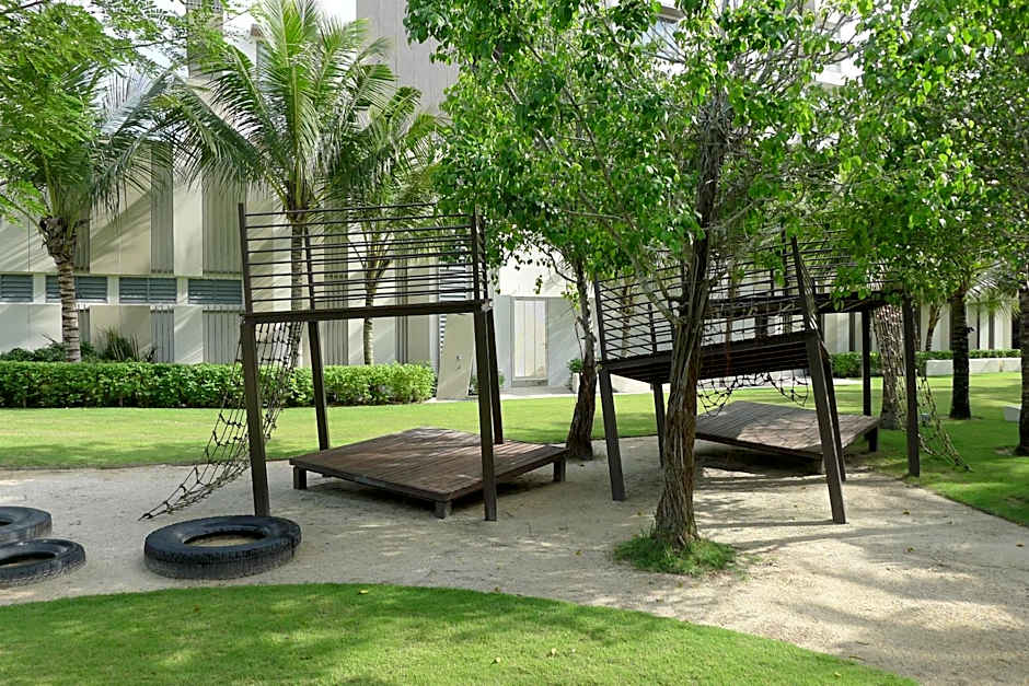 By The Sea Side Seaview and Mountain View 252