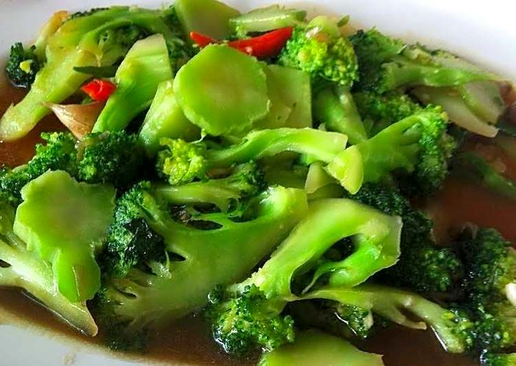 DAYA Beach, Lipe local