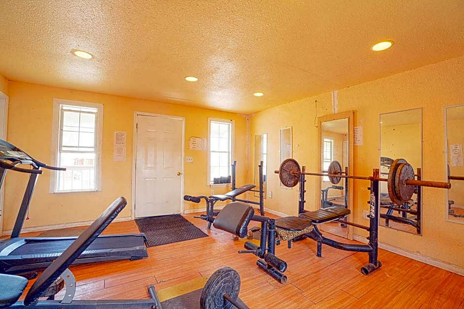 Grand Eagle Ford Lodge & RV Park