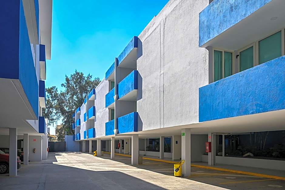 Vista Express Guadalajara Expo SureStay Collection by BW