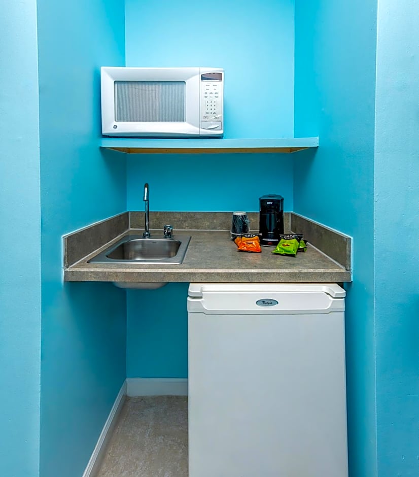 Drifting Sands Oceanfront Hotel