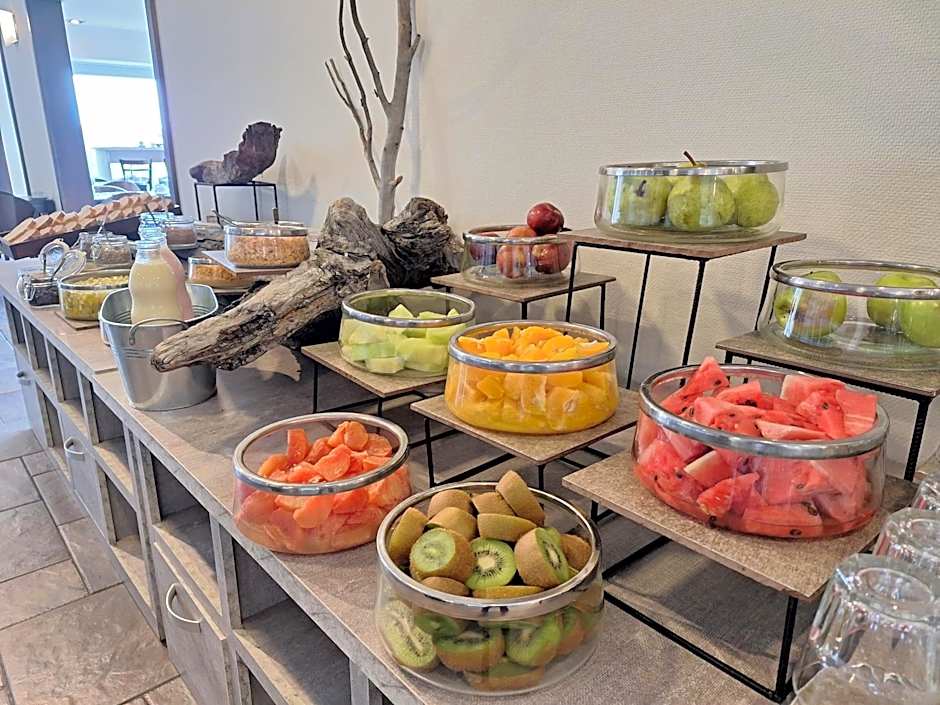 Xelena Hotel & Suites