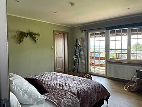 Suite with Mountain View
