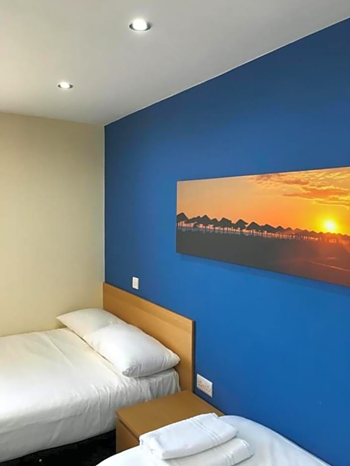 OYO Wave Crest Hotel