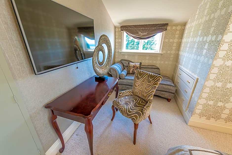 Photo 1 of 28 of 1 Queen Bed Suite, Ocean View