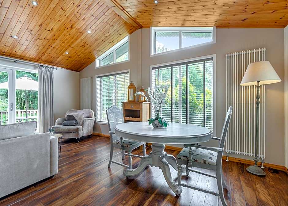 Charlesworth Lodges