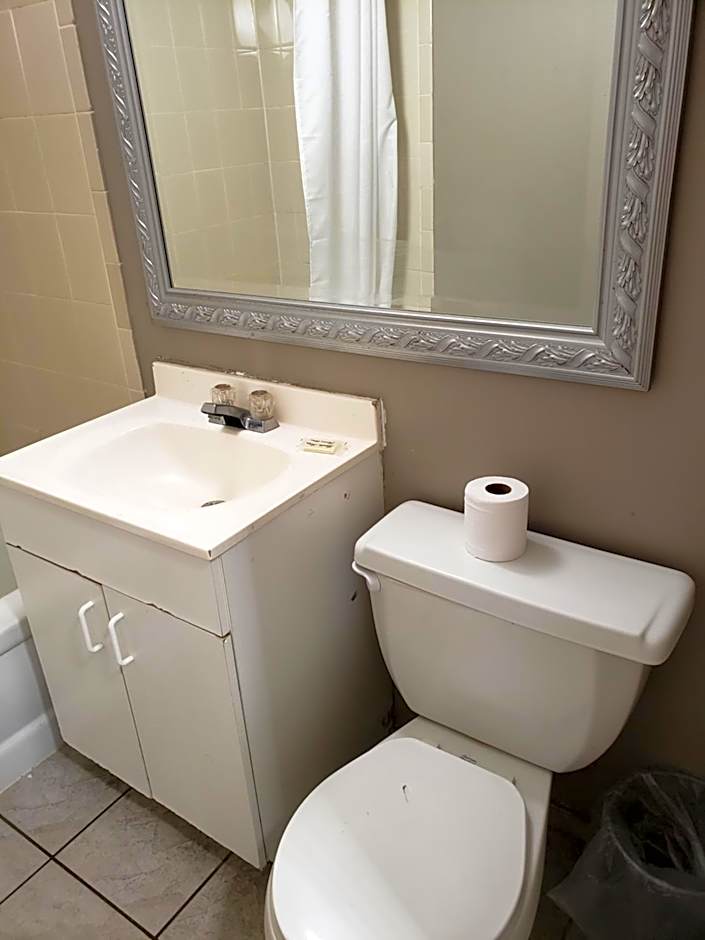 Niagara Falls Courtside Inn