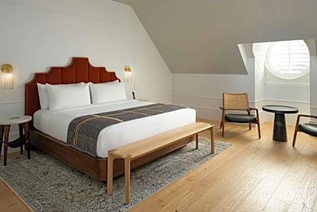 Historic, Studio Suite, 1 King, Downtown View