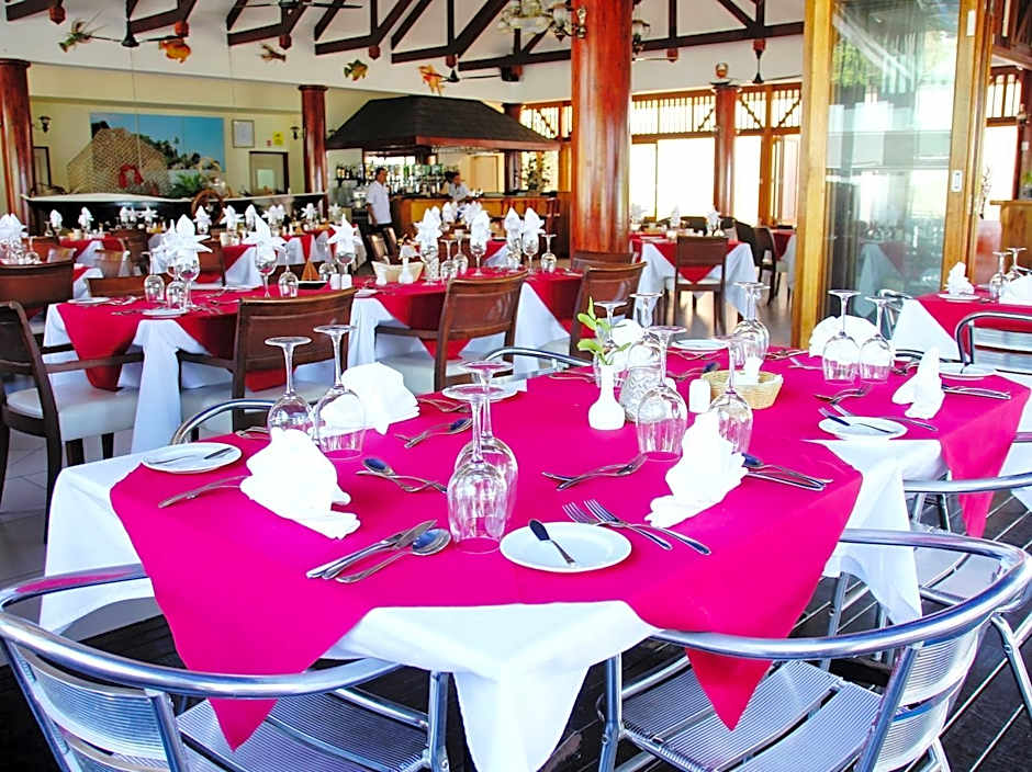 Pirogue Lodge