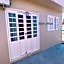 KITNET S2 em TORRES-RS - Na mais bela praia Gaúcha - Cozinha - Banheiro - Ar condicionado - TV smart 32' - Wi-Fi - Estacionamento - Anfitriã Superhost no BnB