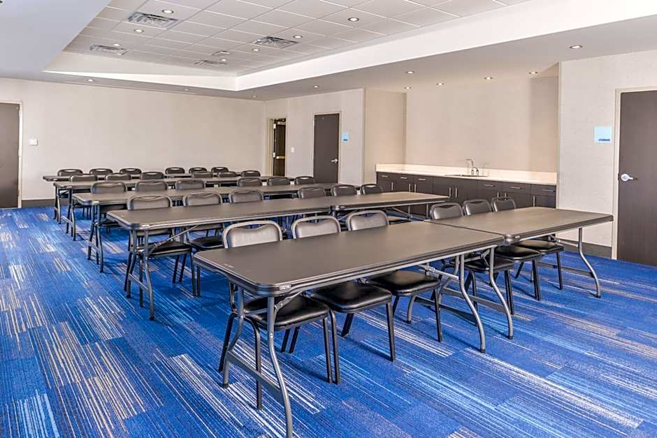 Holiday Inn Express & Suites Kansas City - Lees Summit By IHG