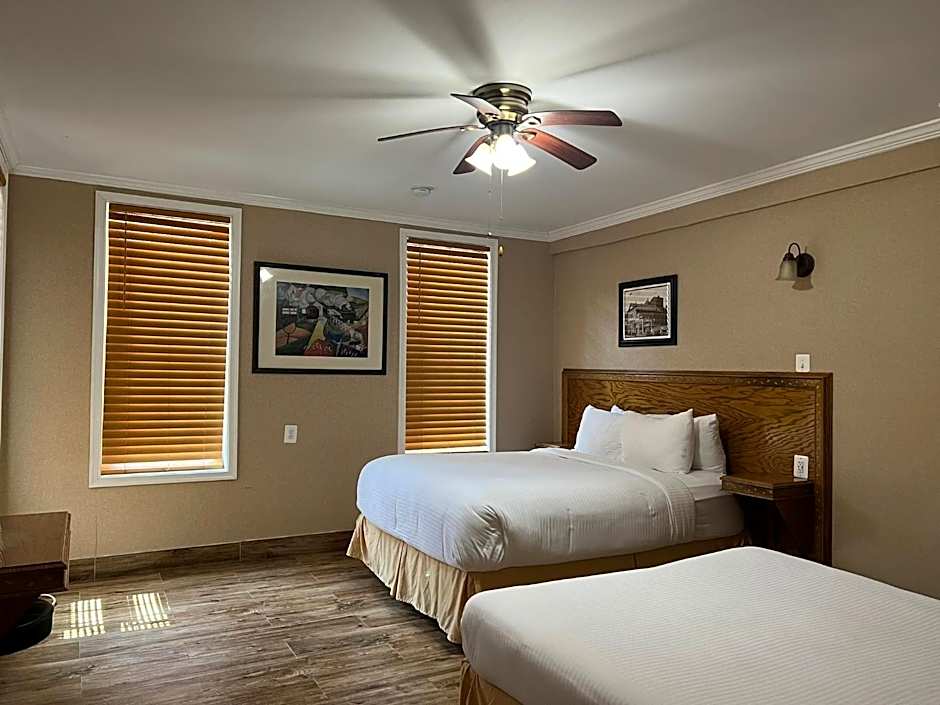 Photo 1 of 1 of Deluxe 1 Queen Bed