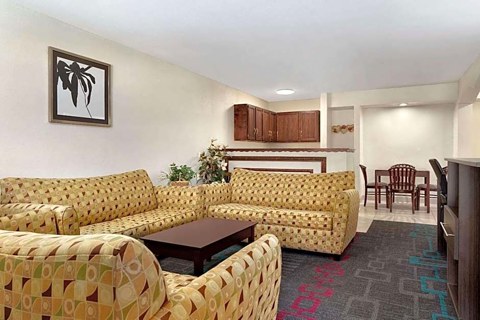 Days Inn by Wyndham Lawton
