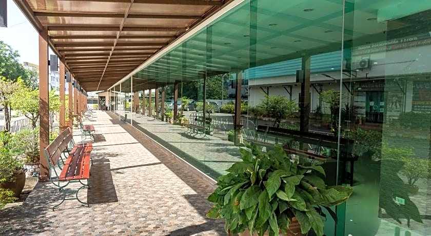 Mayflower Grand Hotel Korat