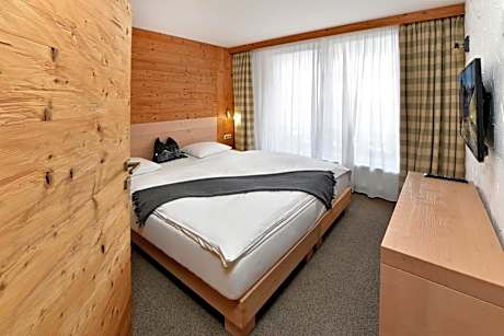 One-bedroom Apartment in Residence Building